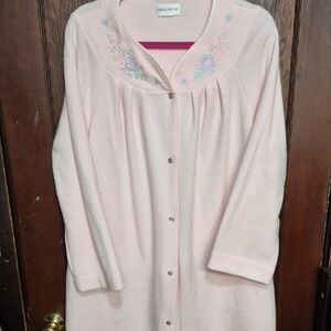 Shadowline Vuntage Women's Soft Pink Embroidered Robe
